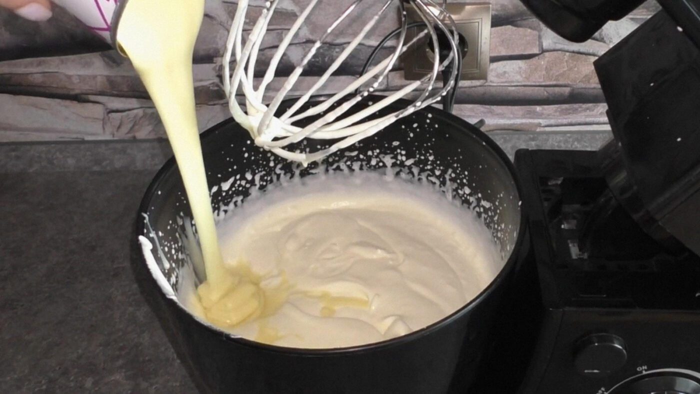 Господині показали, як приготувати вдома смачне морозиво з 2 інгредієнтів