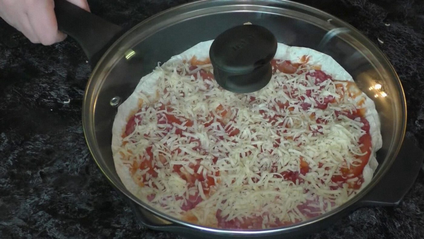 Кулінари показали 3 способи приготування піци на лаваші без тіста