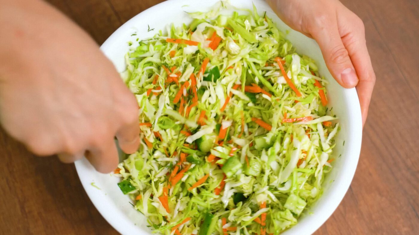 Рецепт салату на зиму з капусти й моркви