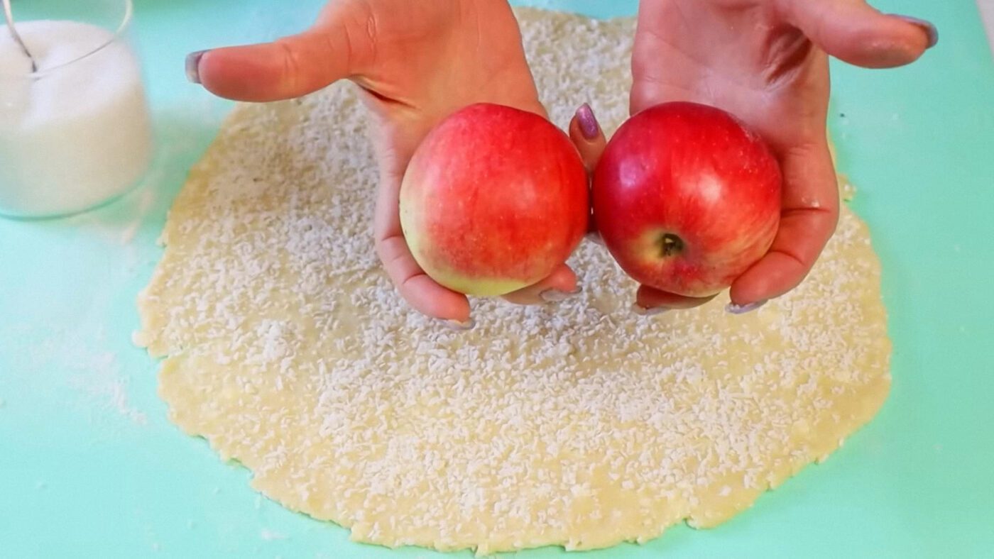 Покроковий рецепт сирних равликів з яблуком та кокосовою стружкою