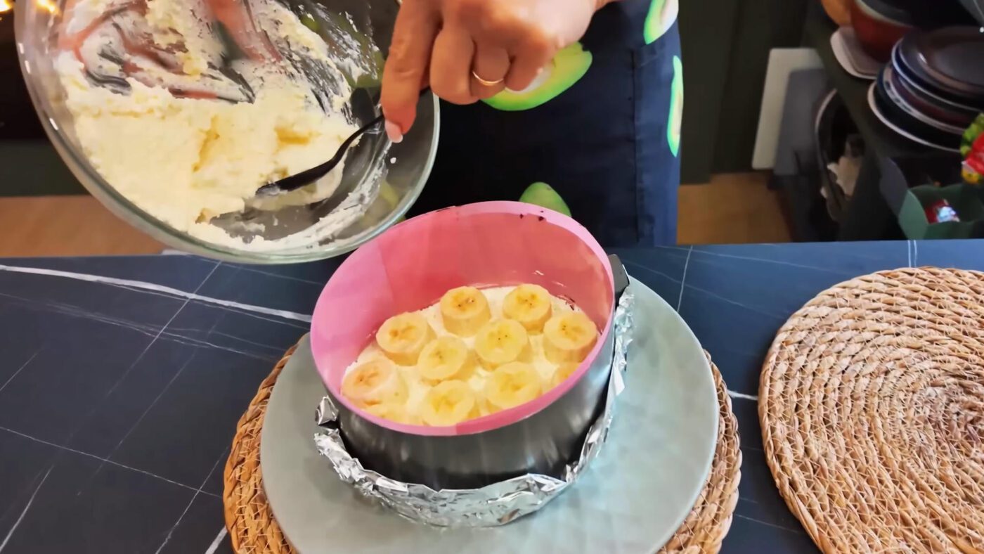 Кухарі поділилися рецептом торта без цукру, борошна та випікання