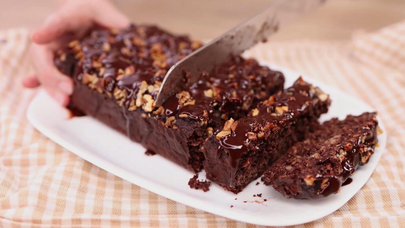 Для прикрашання десерту можна використати розтоплений на водяній бані шоколад