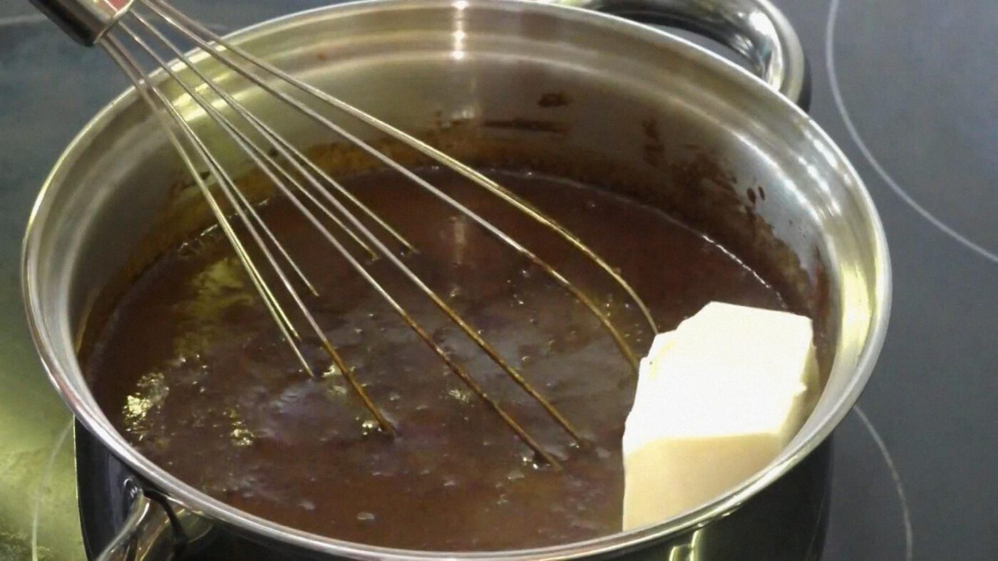 Господині показали, як вдома можна приготувати смачні цукерки з простих продуктів