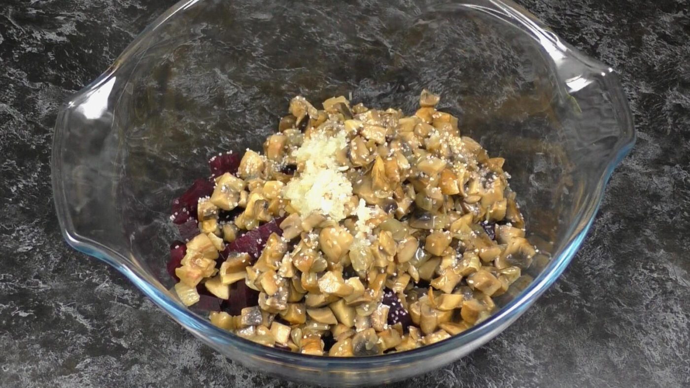 Кухарі назвали 4 рецепти салатів із буряка, які варто спробувати восени