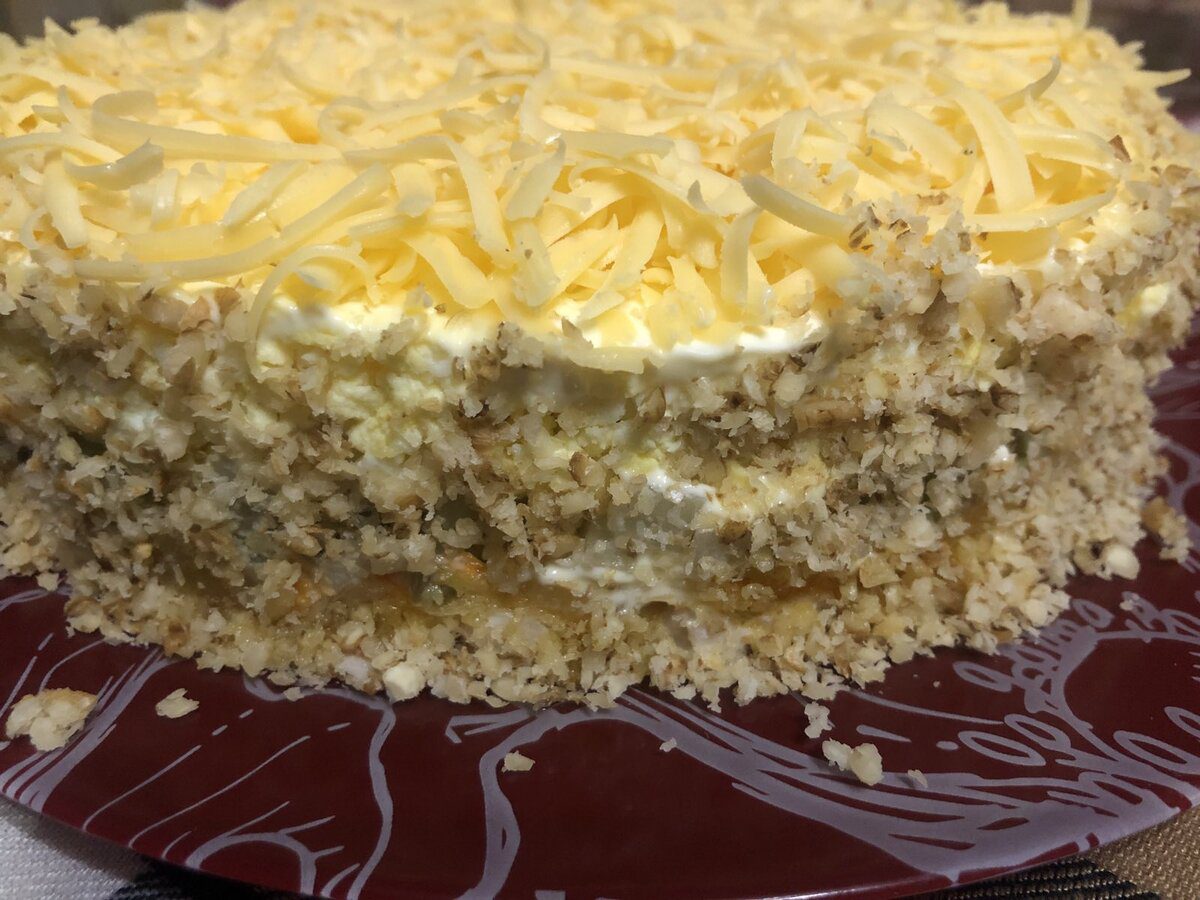 Кулінари розповіли, як приготувати смачний святковий салат із рибною консервою – рецепт