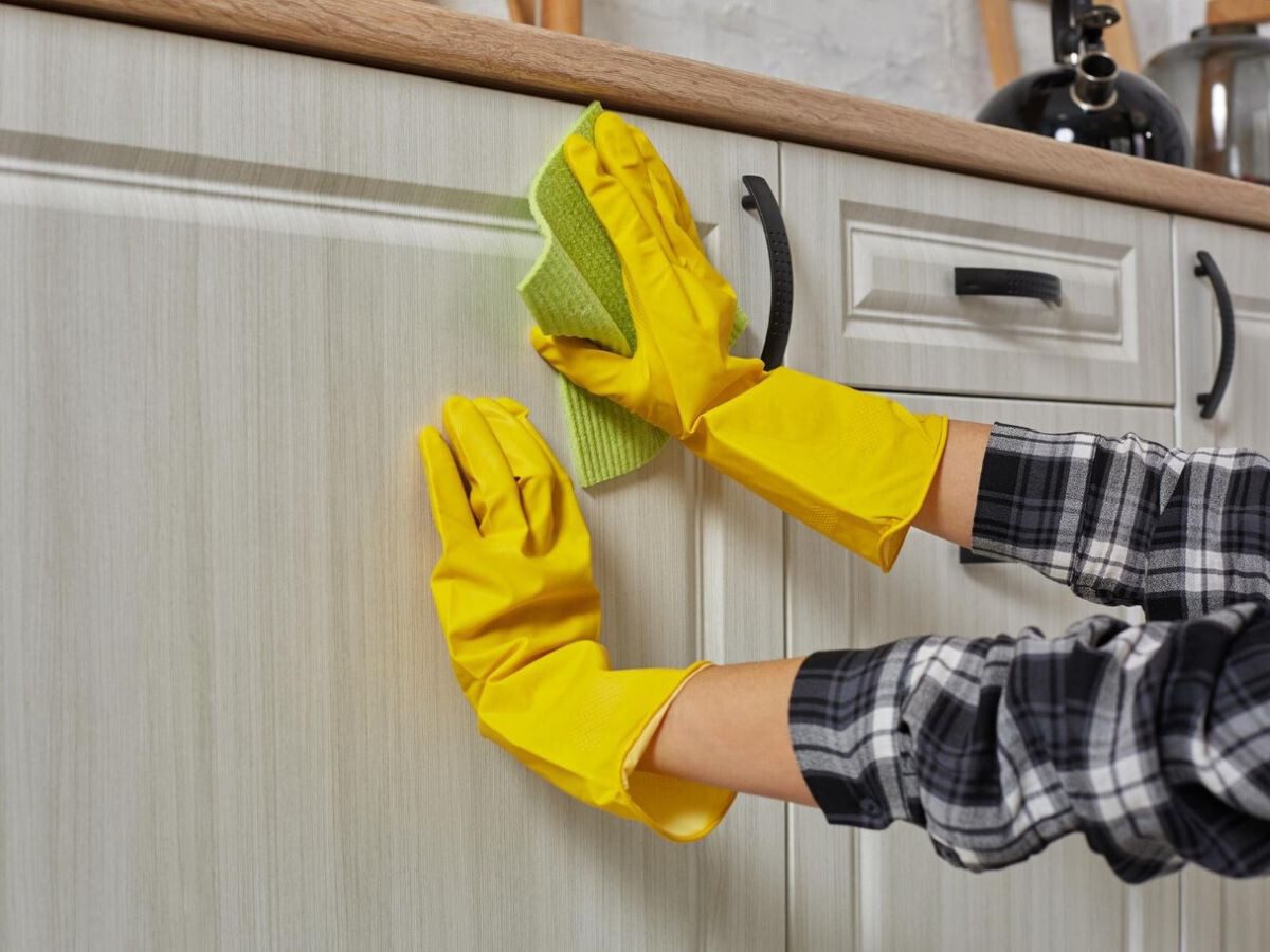 Експерти розповіли, як очистити кухню від жирного нальоту швидко та без клопоту – порада