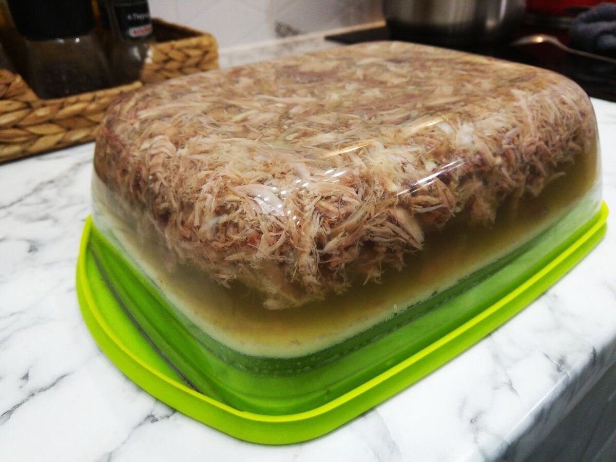 Кулінари розповіли, як приготувати смачний і насичений холодець нашвидкуруч – простий рецепт