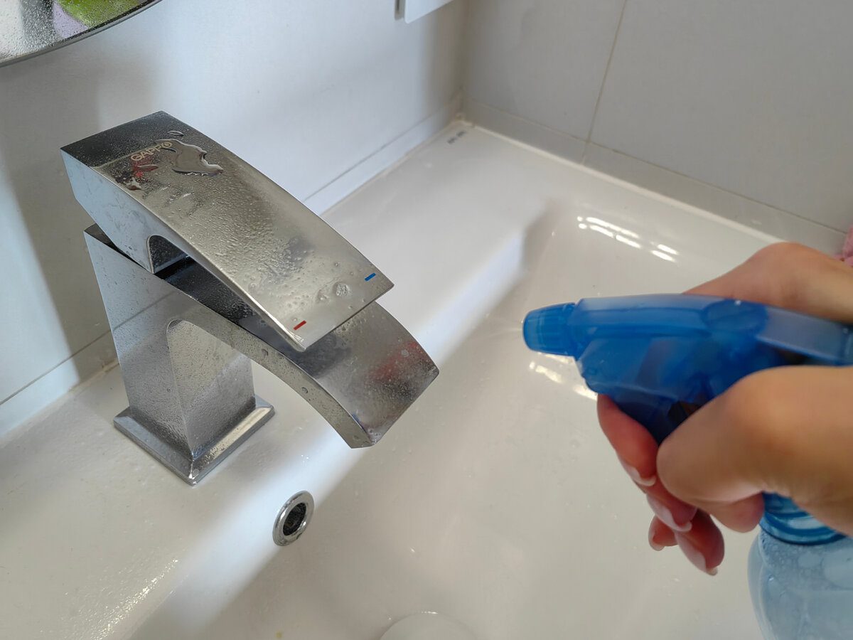 Експерти розповіли, як очистити кран на кухні чи у ванній кімнаті від вапняного нальоту