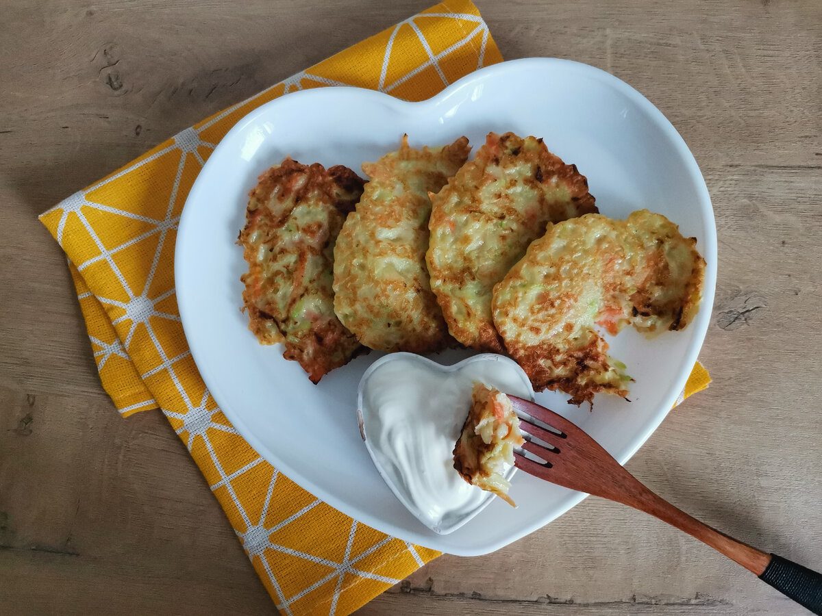 Експерти розповіли, як правильно готувати тісто на деруни, аби вони не розпадались на пательні