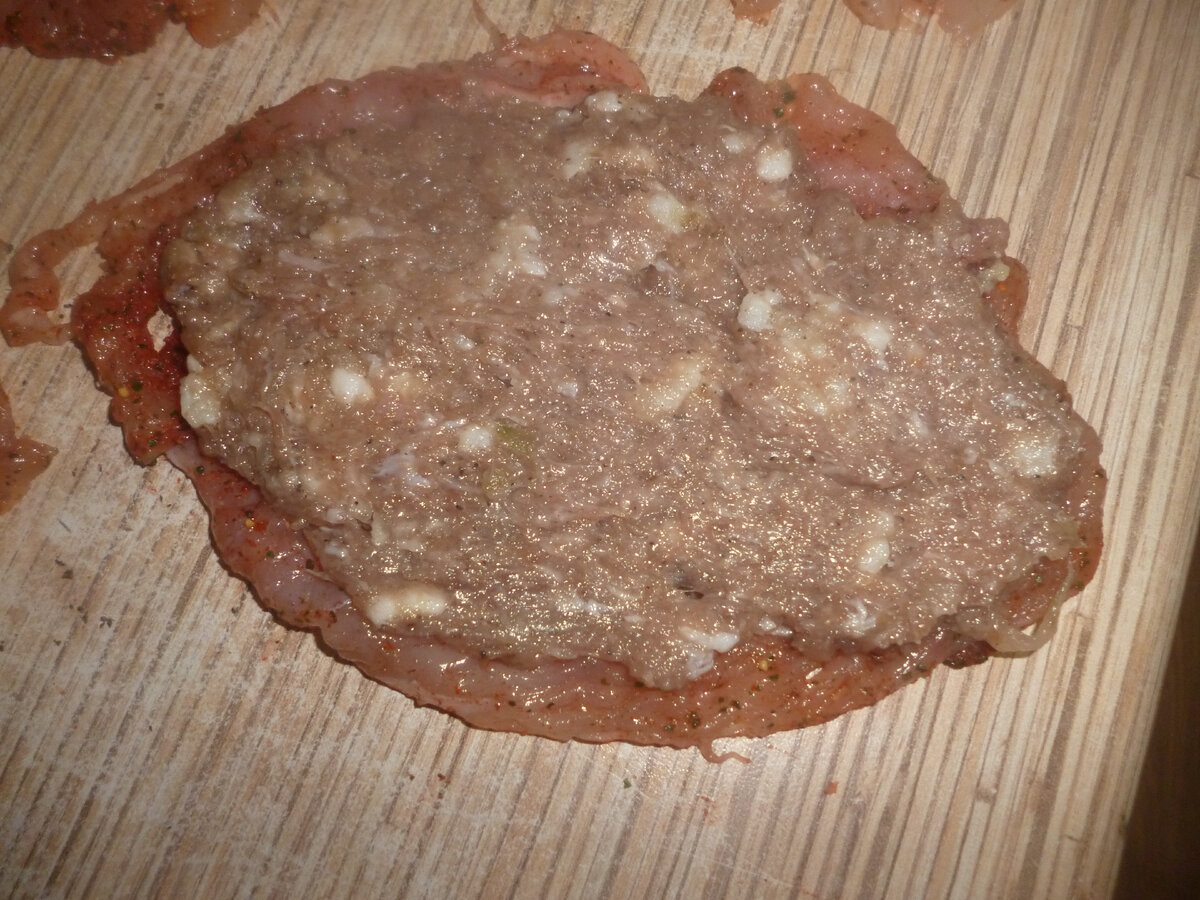 Господині розповіли, як приготувати смачні та соковиті відбивні з фаршу за лічені хвилини