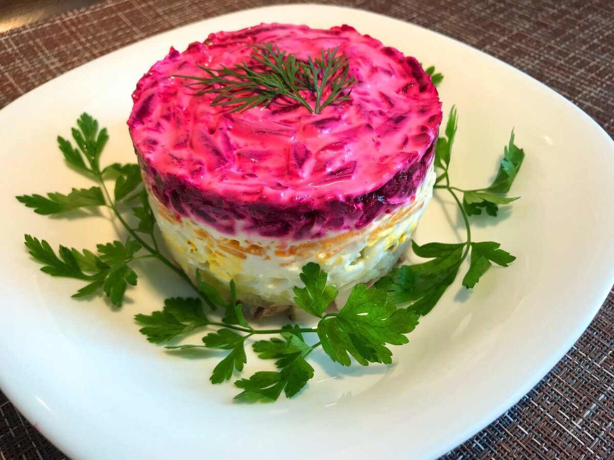 Кулінари розповіли, як приготувати смачний і корисний для щитовидної залози салат з буряка