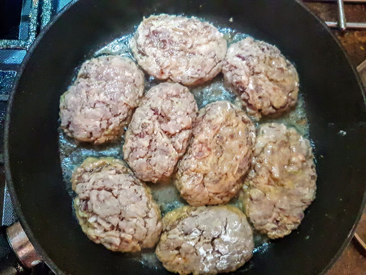 Кулінари розповіли, як приготувати смачний фарш для котлет – будуть пухкі та соковиті