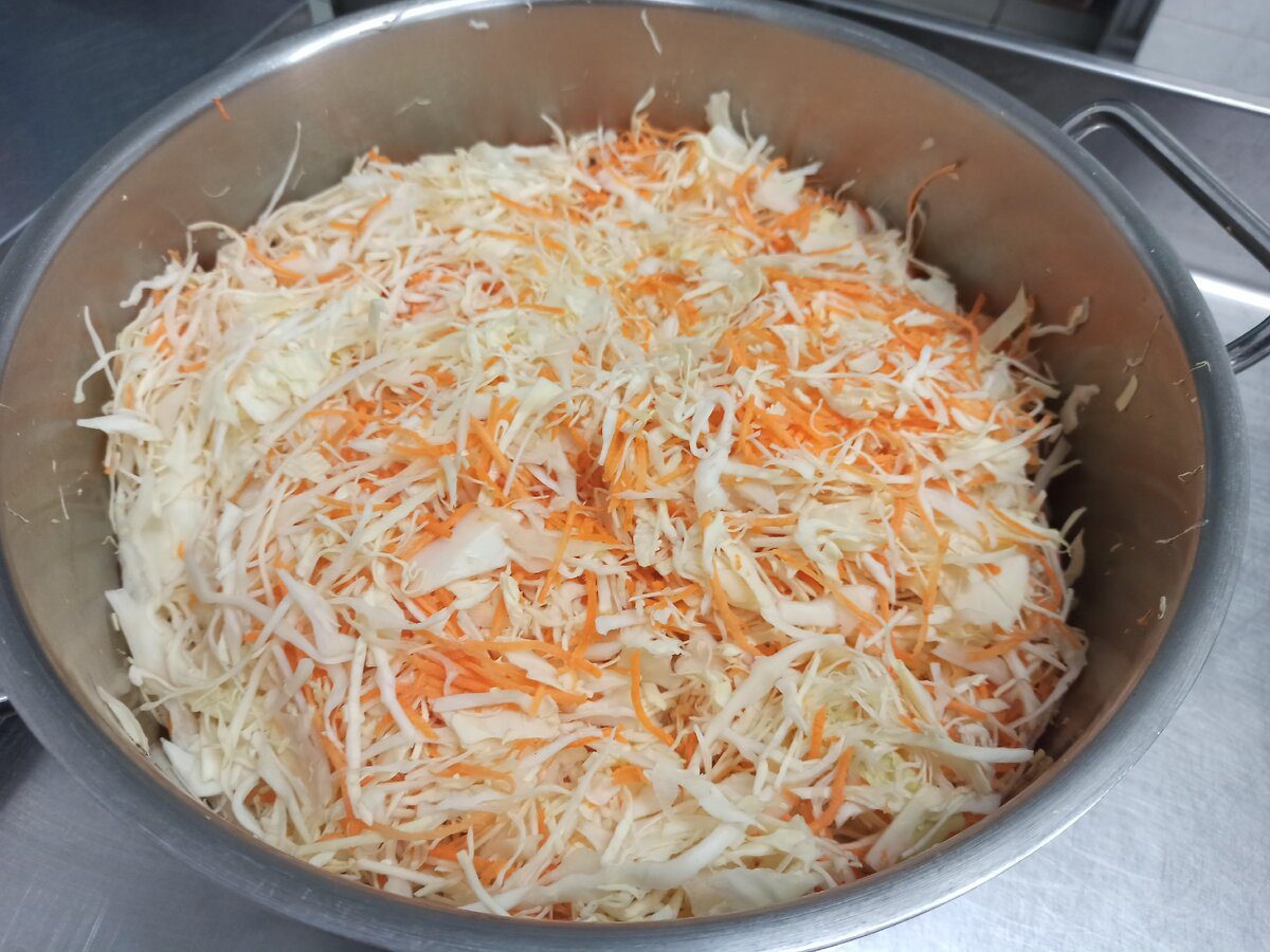 Кулінари розповіли, як приготувати смачну закуску з капусти – рецепт корисного салату