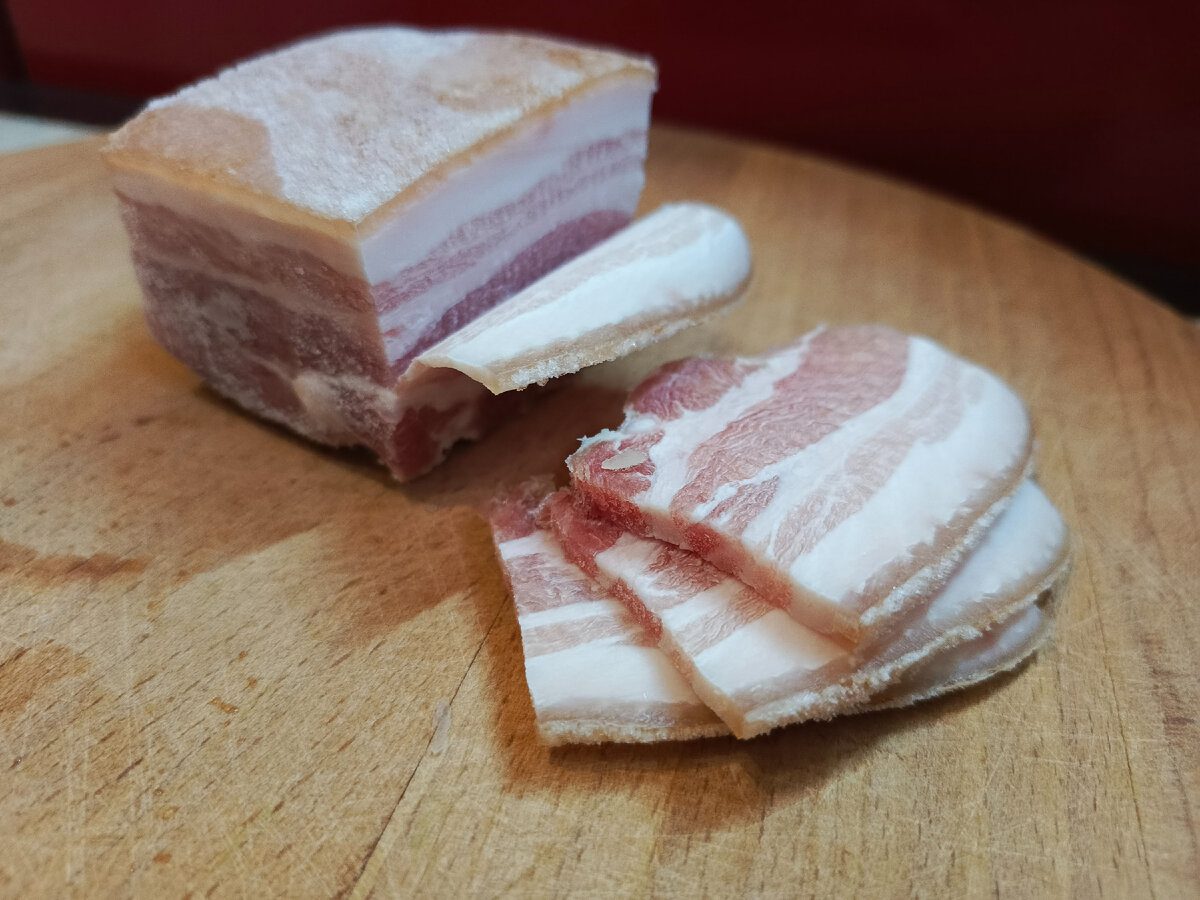 Кулінари розповіли, як засолити сало, яке може довго зберігатись і стане тільки смачнішим