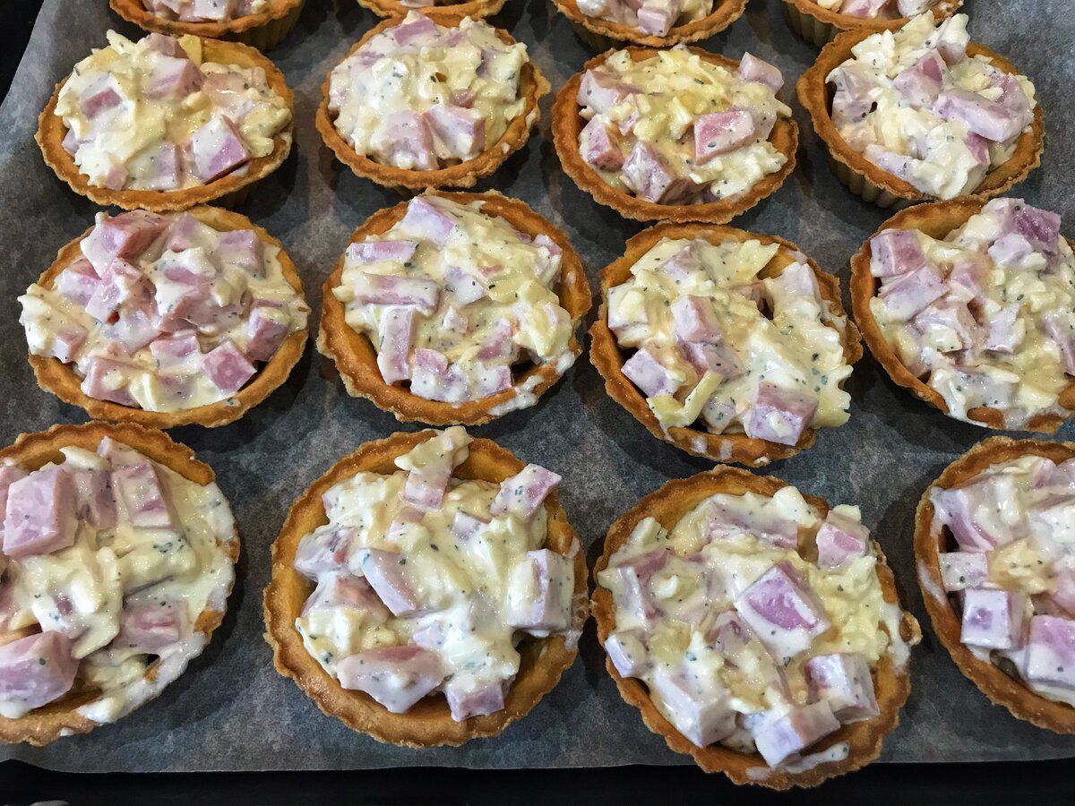 Господині розповіли, як приготувати смачну закуску до новорічного столу з простих продуктів