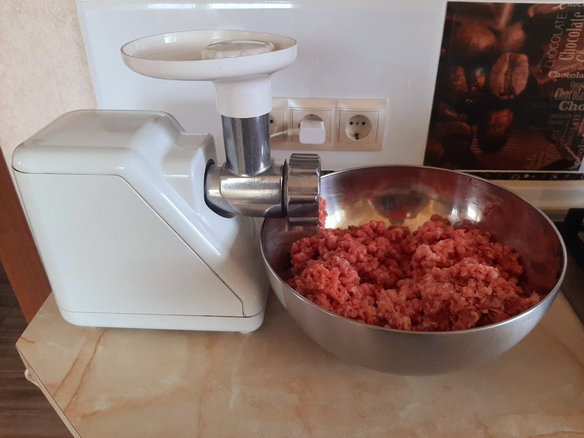 Експерти розповіли, як загострити м'ясорубку, яка почала зажовувати шматочки м'яса