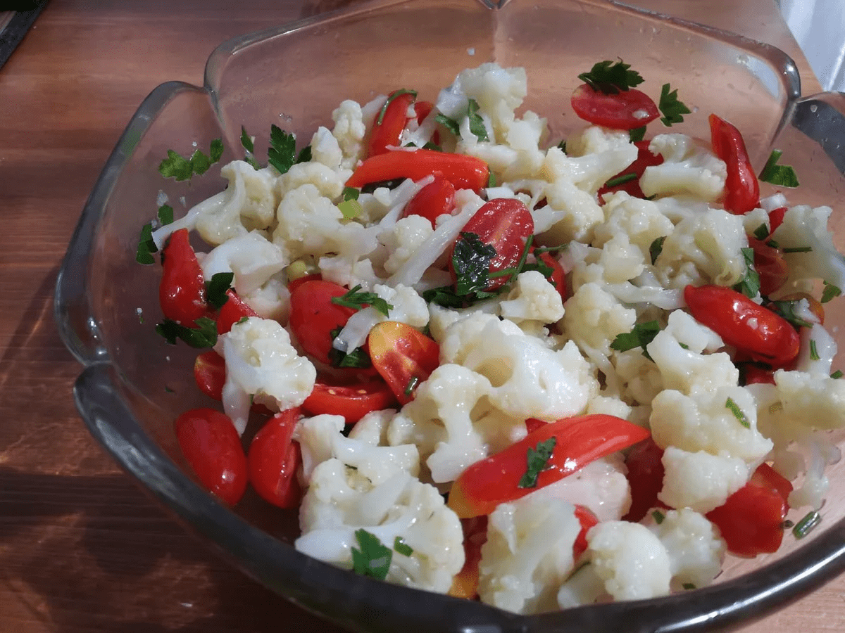 Кулінари поділились рецептом смачного овочевого салату з доступних інгредієнтів – смакота