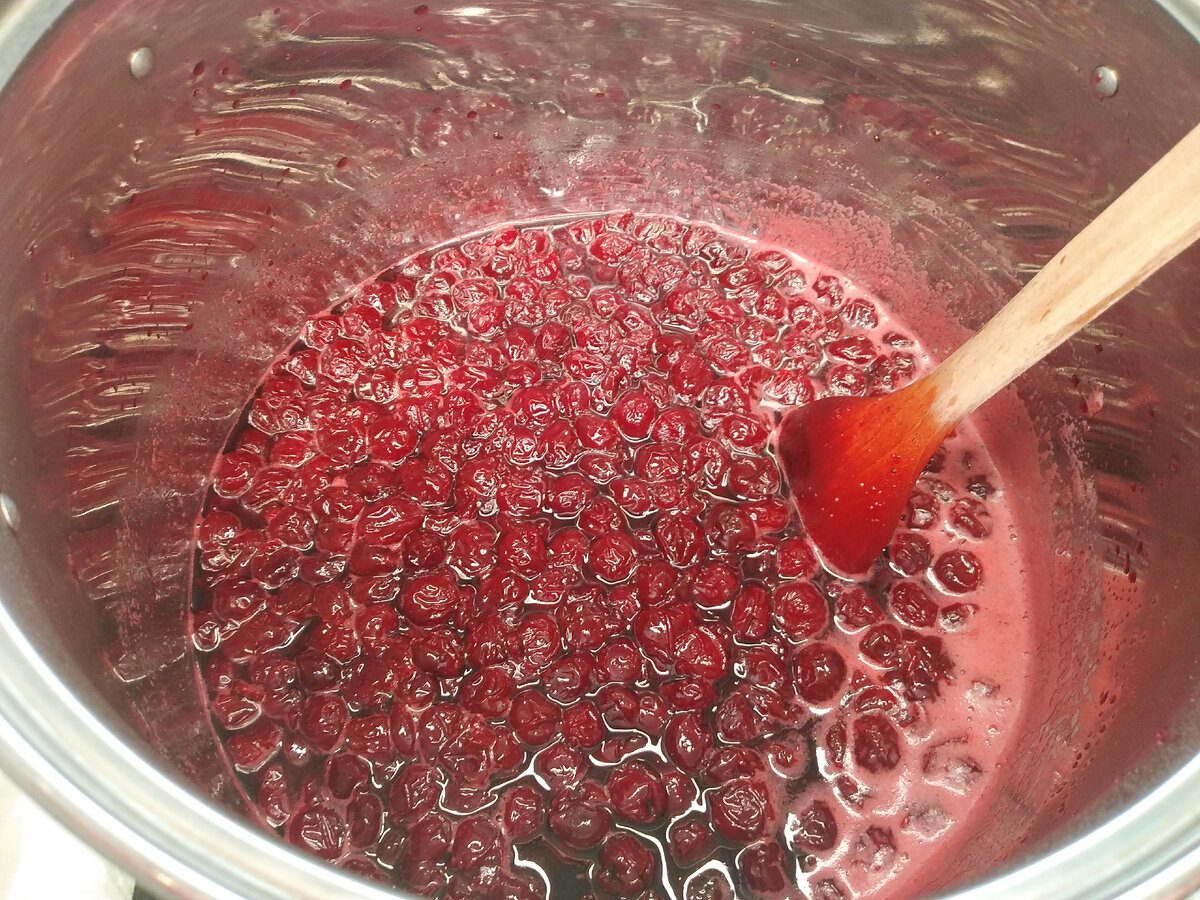 Які продукти псують каструлі з нержавіючої сталі   