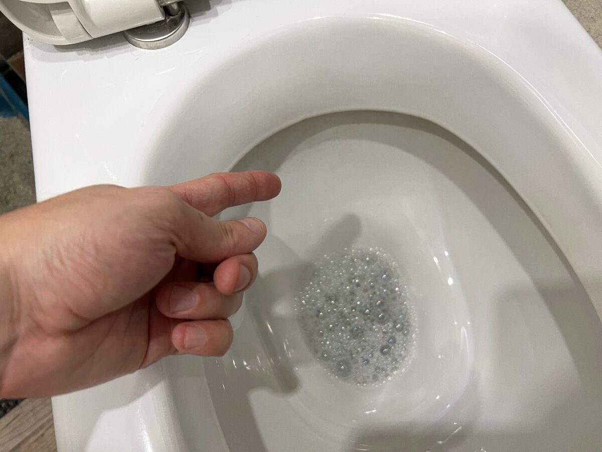 Експерти розповіли, який засіб для прибирання, приготований власноруч, очистить ванну кімнату