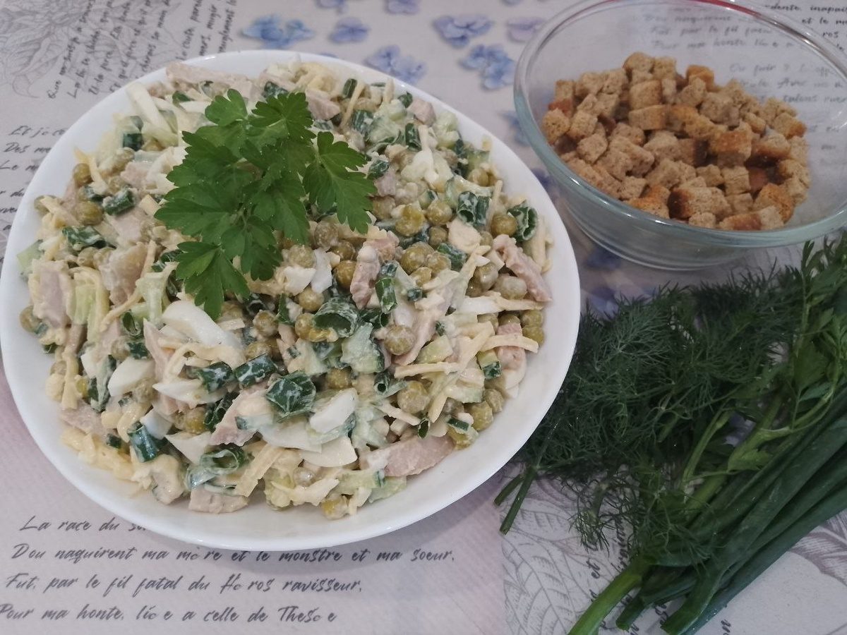 Господиням розповіли, який незвичайний і дуже смачний салат найкраще приготувати у Новий рік