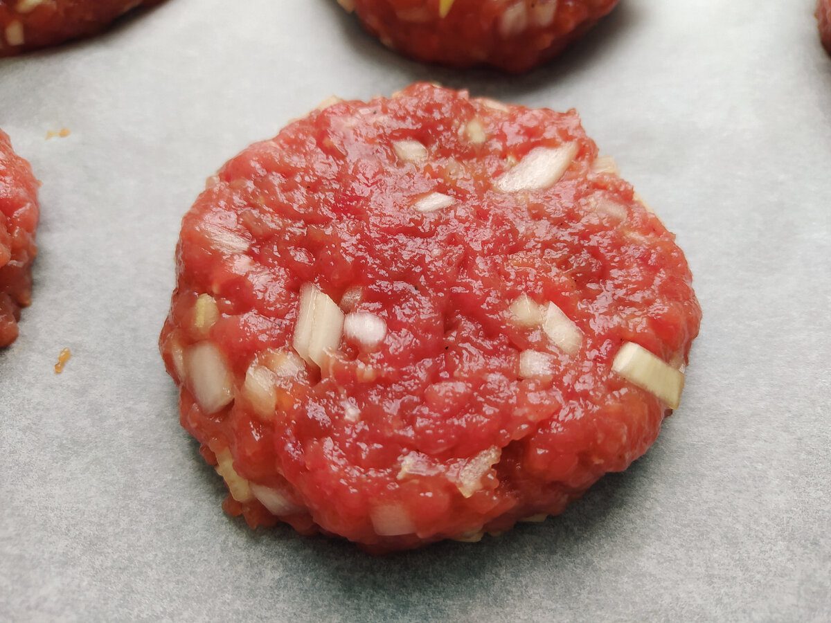 Кулінари поділились рецептом соковитих і смачних котлет у духовці за лічені хвилини