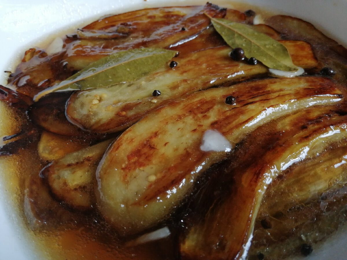 Експерти розповіли, як швидко приготувати смачні мариновані баклажани з доступних продуктів