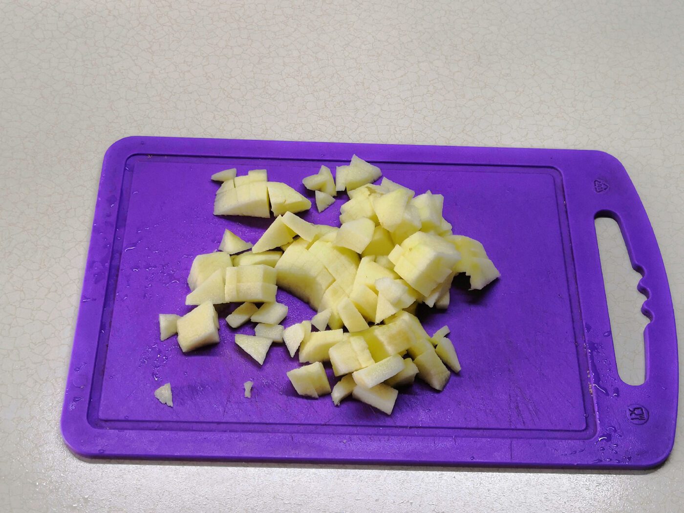 Кулінари розповіли, як приготувати смачну яблучну шарлотку без духовки в мікрохвильовці