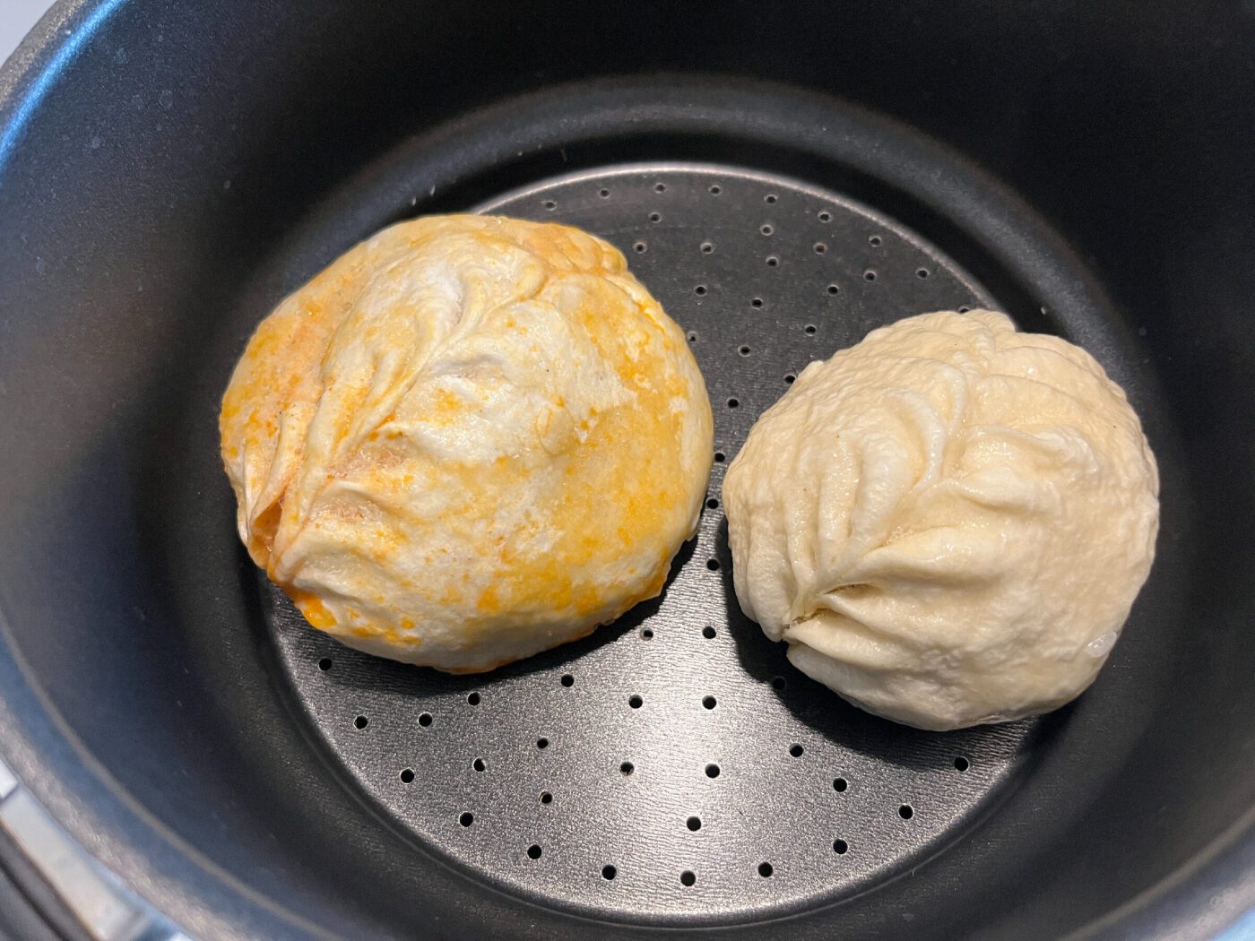 Кулінари розповіли, як правильно готувати оригінальні китайські пиріжки зі смачною начинкою