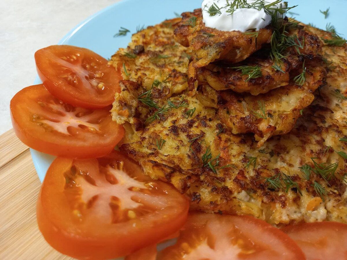 Кулінари розповіли, як приготувати смачні картопляні оладки з додаванням курячого м'яса