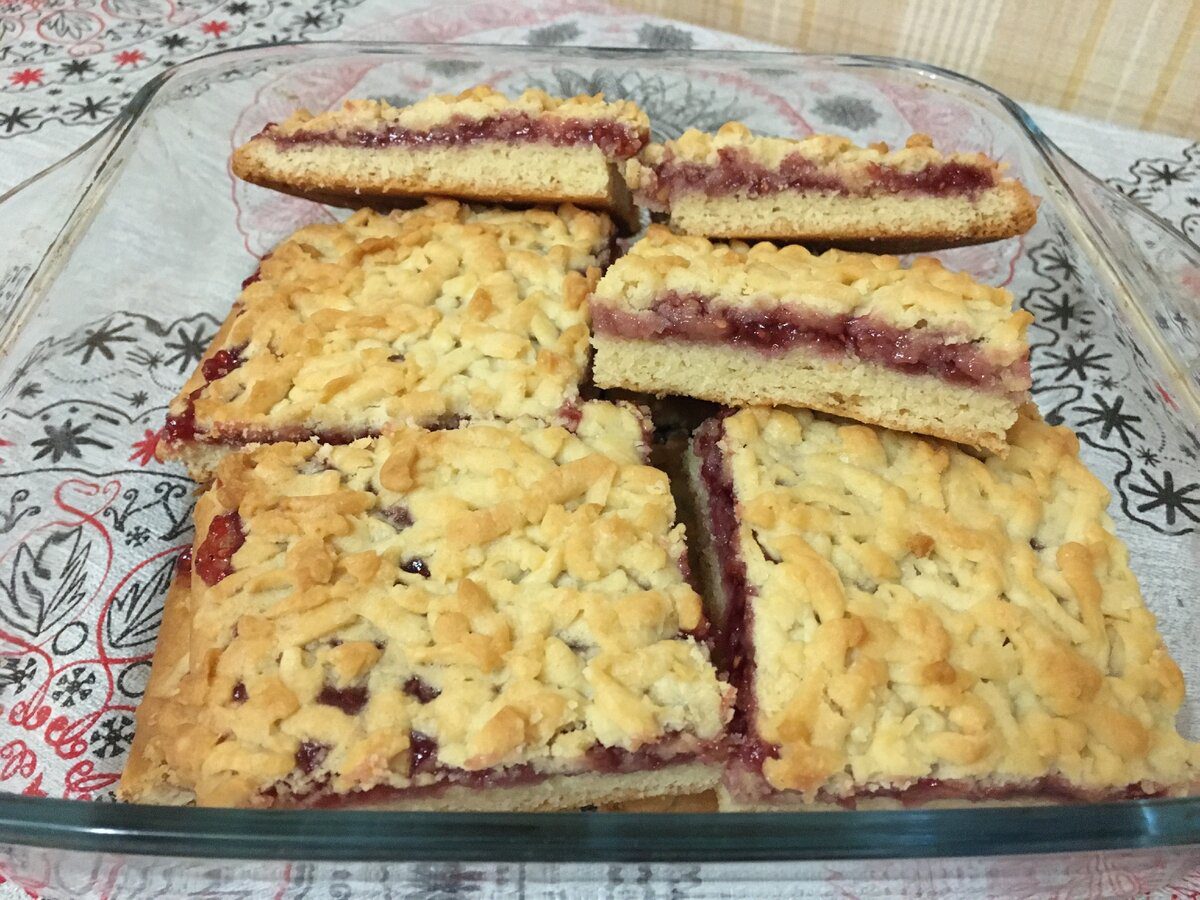 Кулінари розповіли, як приготувати смачний домашній пиріг нашвидкуруч – простий рецепт