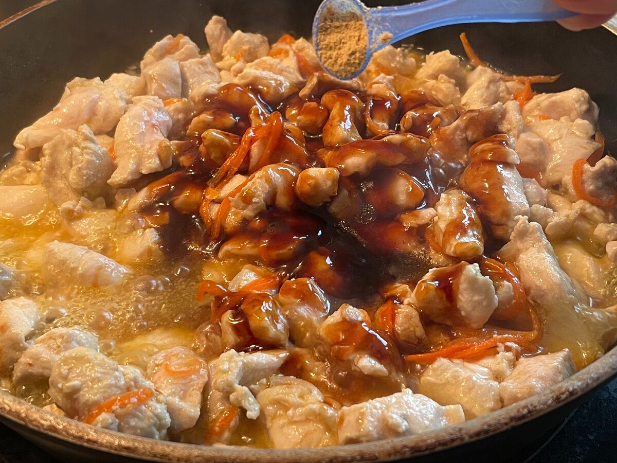 Експерти розповіли, як приготувати курку з азійським соусом до будь-якого гарніру – смакота