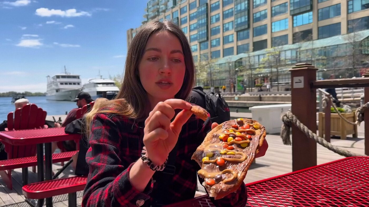 Beaver tails у Канаді варто спробувати принаймні один раз. Джерело: YouTube-канал Viktoriia Nova