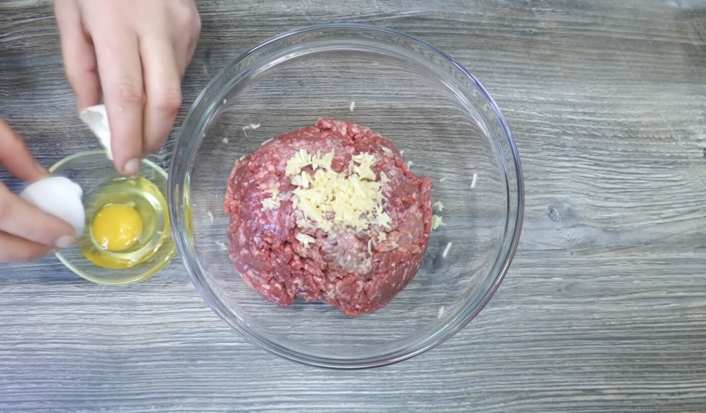 Рецепт запеченого рулету з фаршу