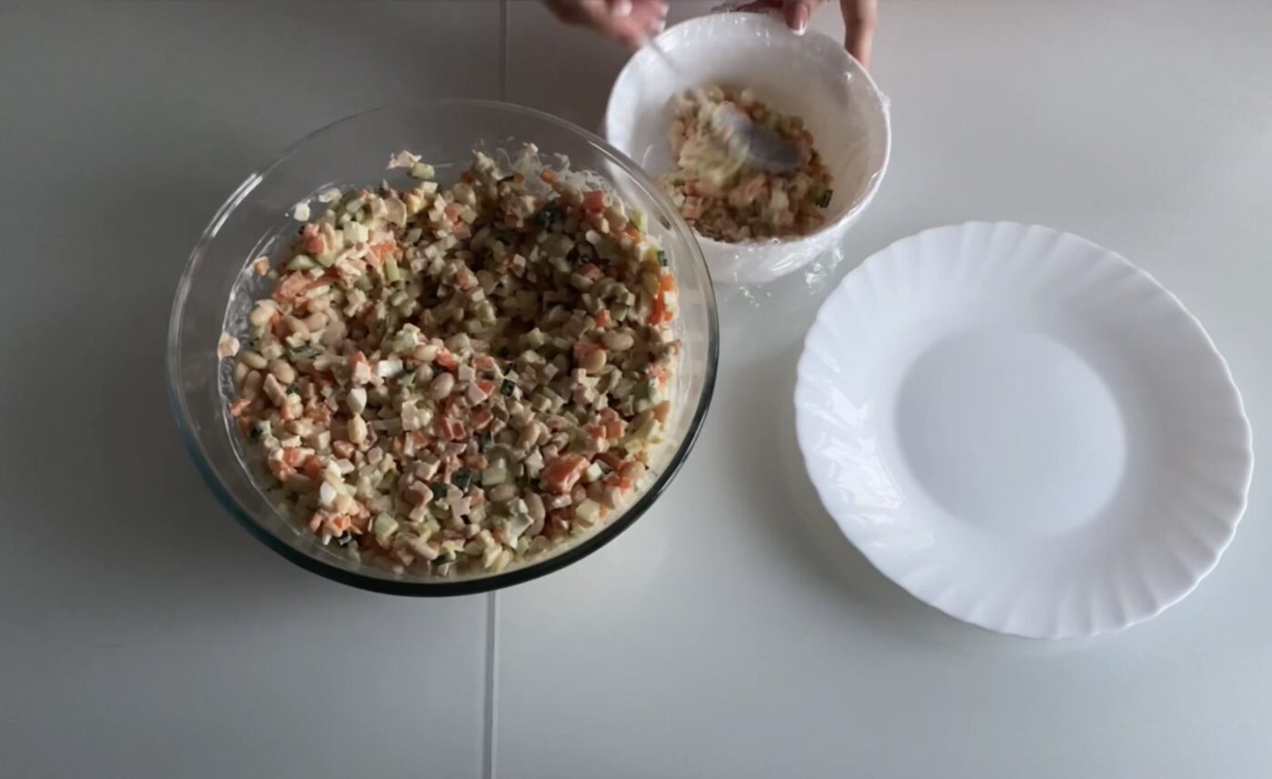 Рецепт смачного салату з сиром та ковбасою Рецепт смачного салату з сиром та ковбасою