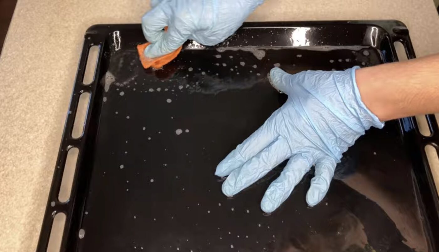 Як швидко відмити деко духовки