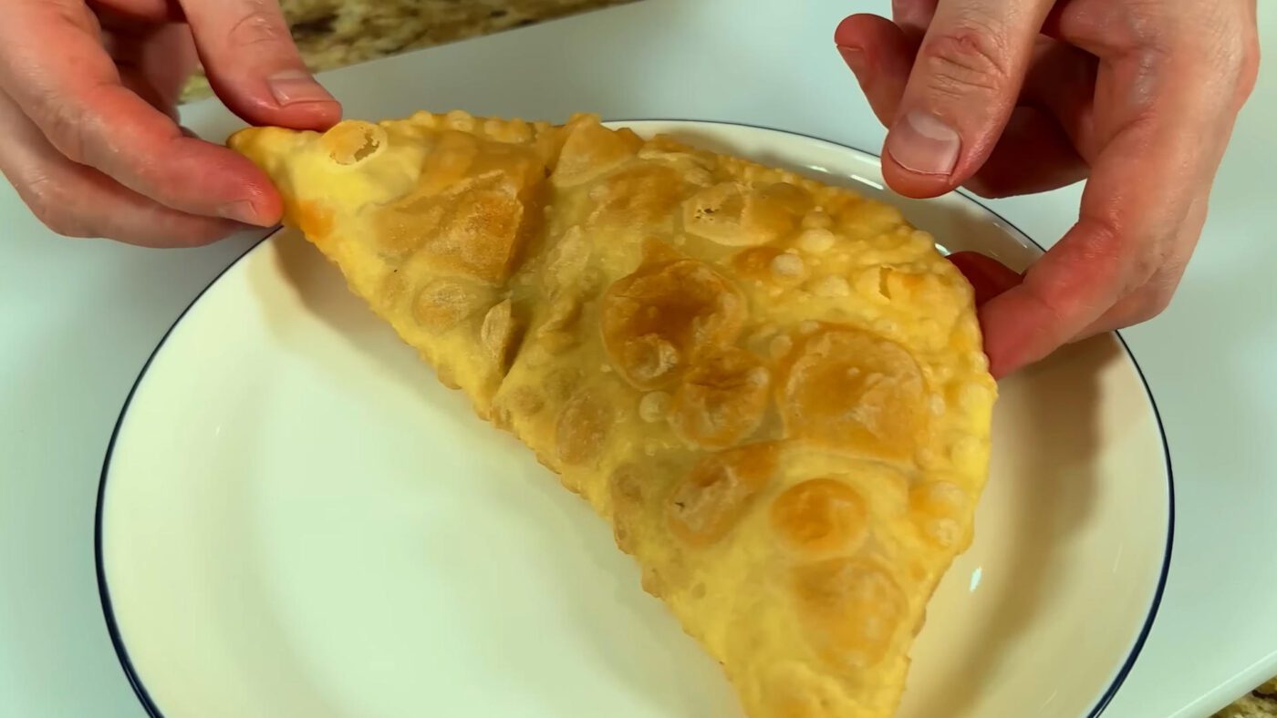 Як готувати хрусткі чебуреки