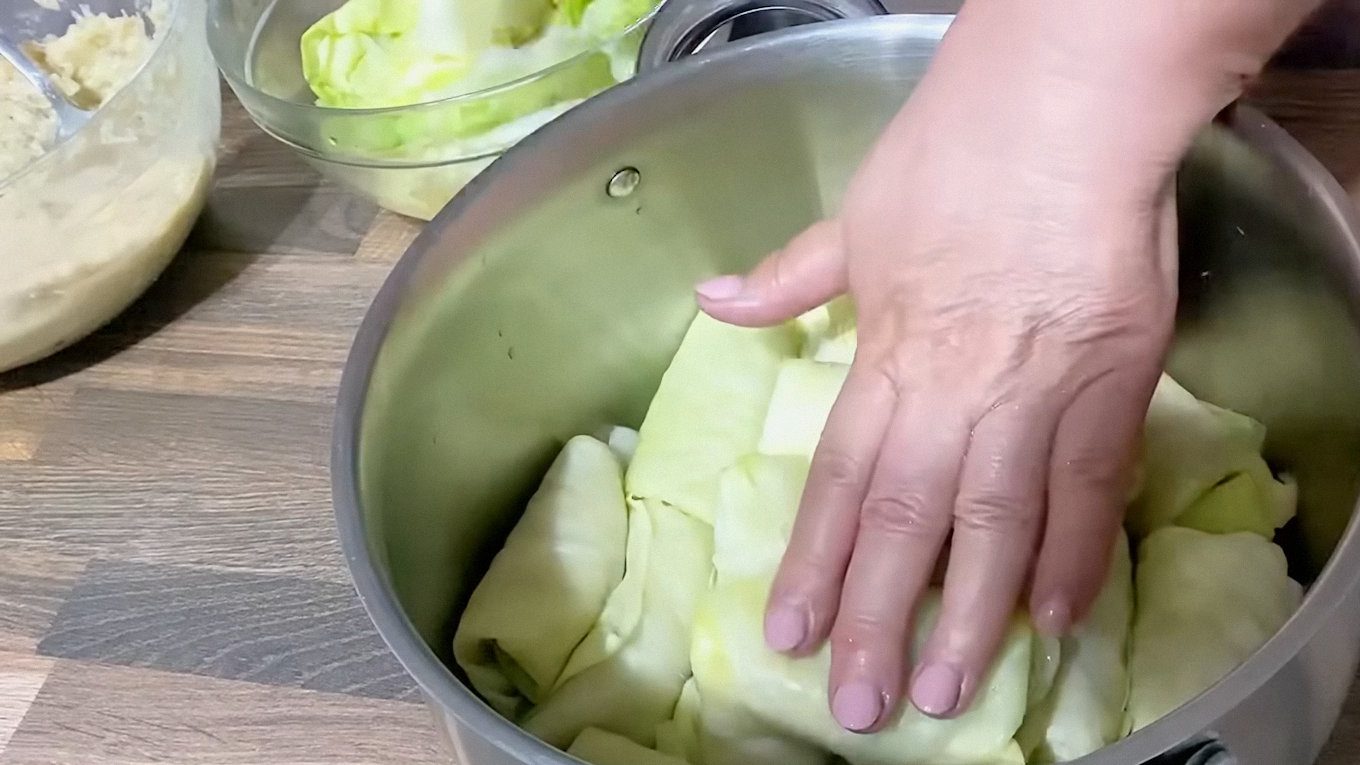 Якщо використовуєте немолоду капусту, тоді перевіряйте, чи достатньо вона протушкувалася