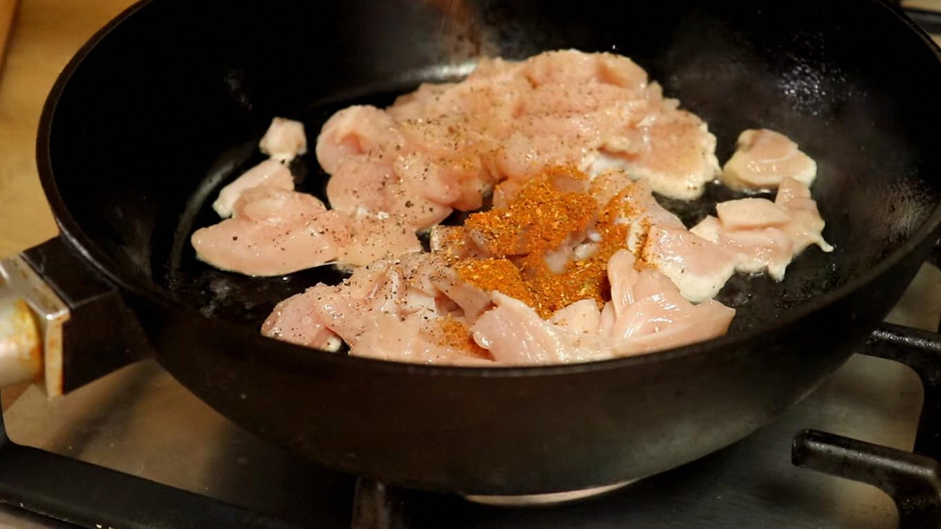 Господині показали, як приготувати смачну підливку до будь-якого гарніру