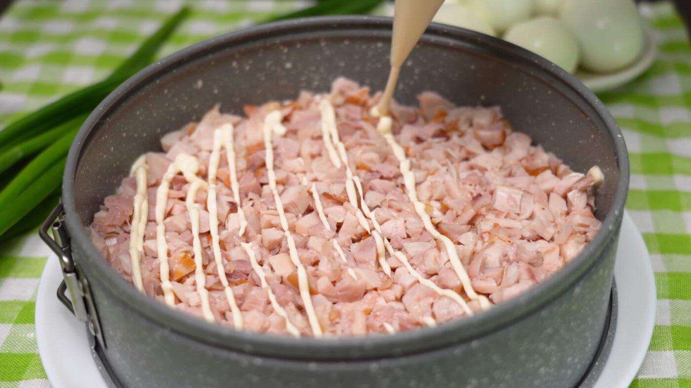 Замість кулінарного кільця можна використовувати бортики від роз'ємної форми для торта