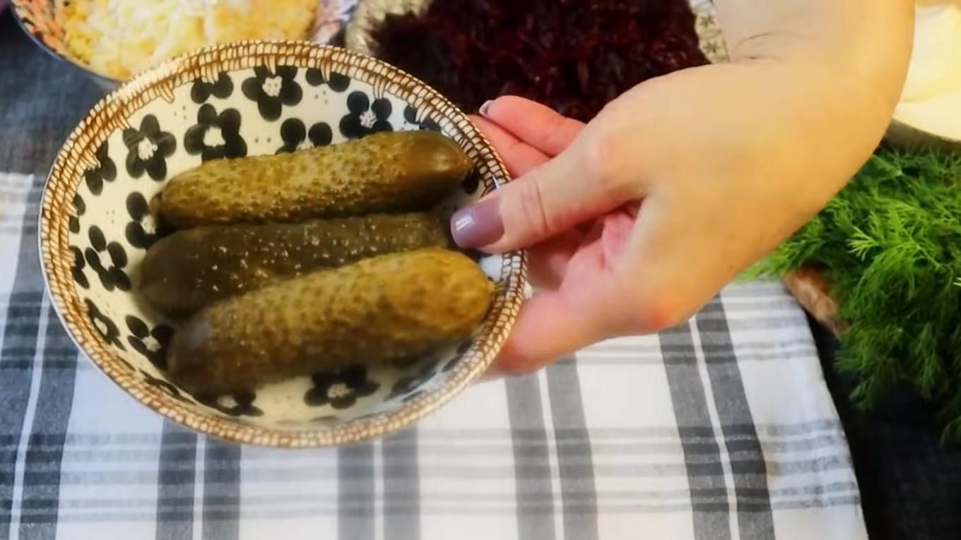 Кухарі показали, як приготувати смачний салат з буряком і твердим сиром