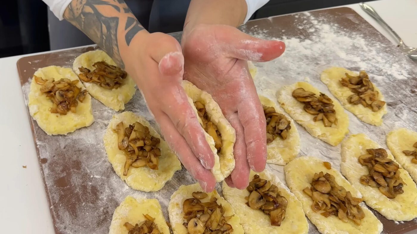 Покроковий рецепт картопляних зраз із грибною начинкою