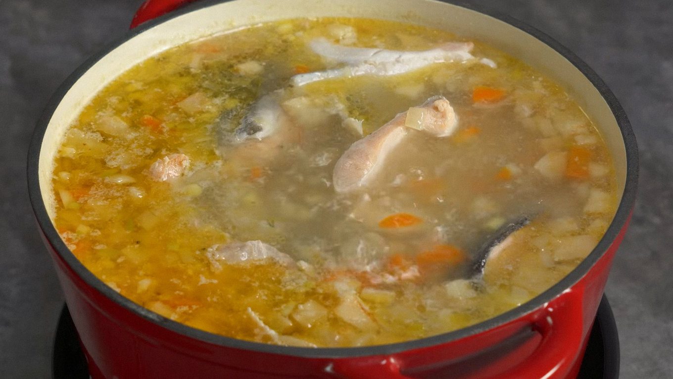 Кулінари поділилися рецептом дуже смачного дієтичного супу з рибою