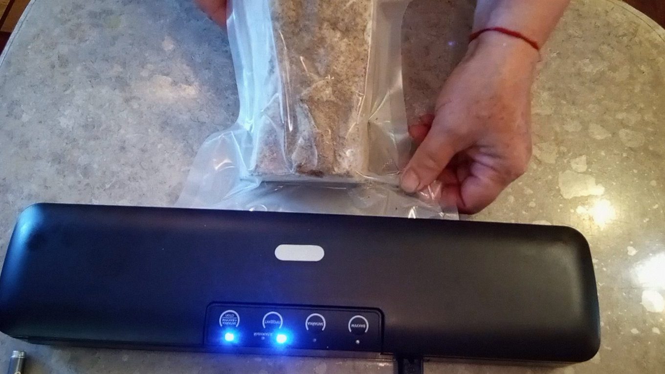 Кулінари поділилися популярними способами засолювання сала