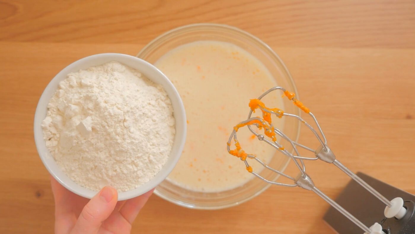 Покроковий рецепт смачного італійського пирога з бісквітом та заварною начинкою