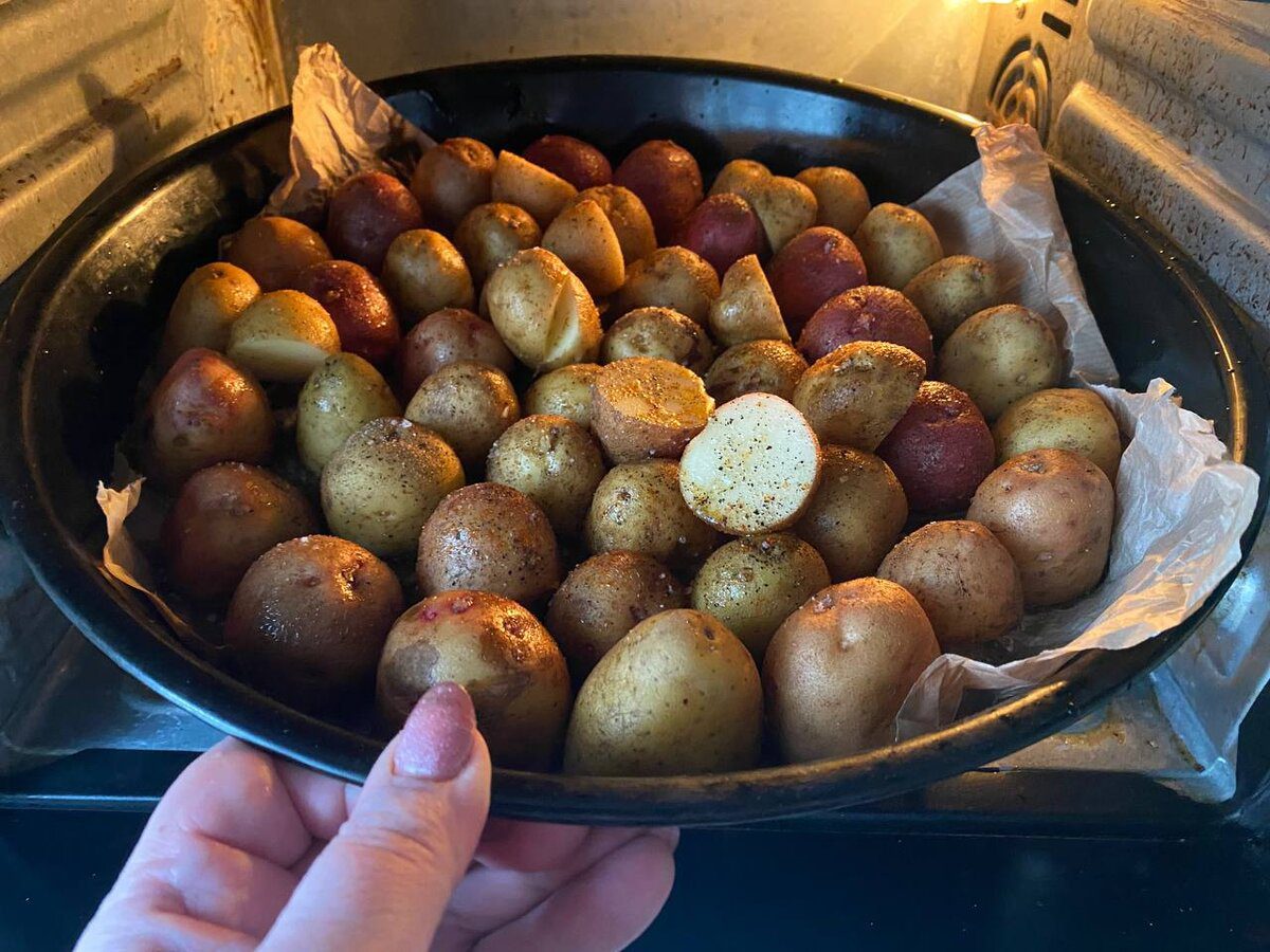 Кулінари розповіли, як приготувати хрустку картоплю в духовці – простий рецепт нашвидкуруч