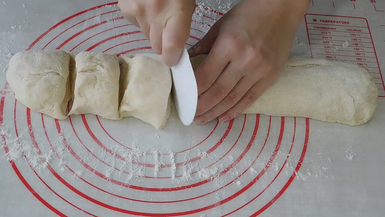 Господині розповіли, як швидко приготувати смачні сирні хачапурі – доступний кожному рецепт