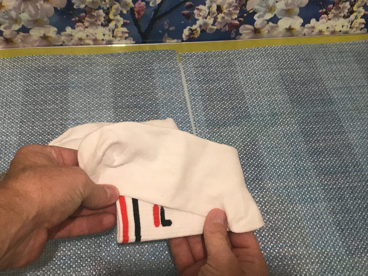 Експерти пояснили, як очистити білі шкарпетки до ідеального стану – простий трюк із пранням