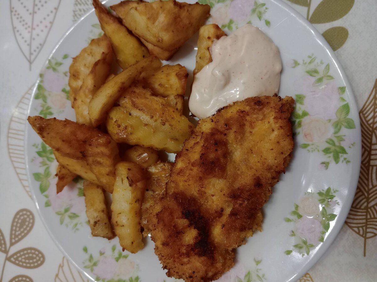 Господині розповіли, як приготувати курку, яка буде соковита всередині та хрустка зовні