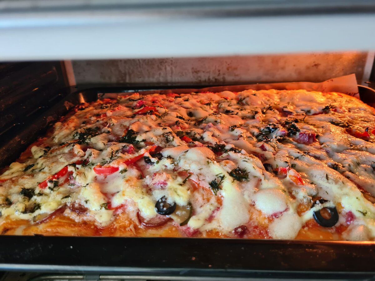 Кулінари розповіли, як приготувати смачну піцу на м'якому та ніжному тісті – корисний рецепт