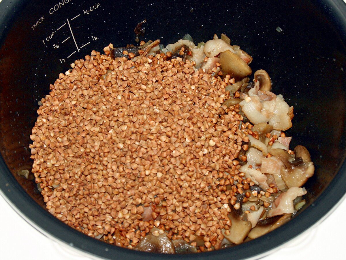 Експерти розповіли, який лайфхак допоможе приготувати розсипчасту гречку нашвидкуруч